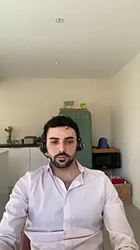 Snapshot of eauminerale chatting on March 2, 10:11 am eauminerale online show from March 2, 10:11 am