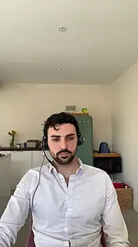 Snapshot of eauminerale chatting on March 3, 10:21 am eauminerale online show from March 3, 10:21 am