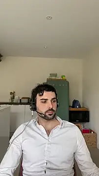 Snapshot of eauminerale chatting on March 10, 11:48 am eauminerale online show from March 10, 11:48 am