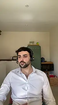 Snapshot of eauminerale chatting on March 18, 12:08 pm eauminerale online show from March 18, 12:08 pm