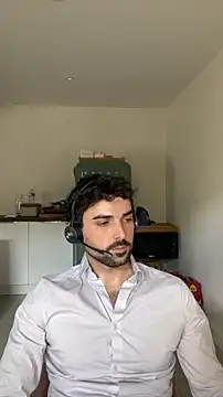 Snapshot of eauminerale chatting on April 30, 11:38 am eauminerale online show from April 30, 11:38 am