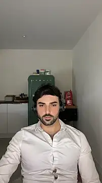 Snapshot of eauminerale chatting on May 19, 10:32 am eauminerale online show from May 19, 10:32 am