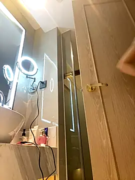 miumiu-66 online show from November 4, 7:35 pm