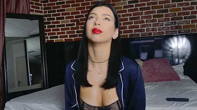 Snapshot of MeganSin_ chatting on October 3, 4:42 am MeganSin online show from October 3, 4:42 am
