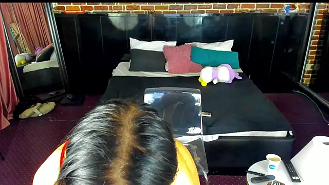 Snapshot of MeganSin_ chatting on December 4, 5:39 am MeganSin online show from December 4, 5:39 am