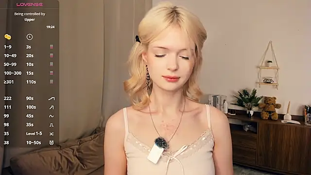 LaureMestler online show from March 11, 10:54 am