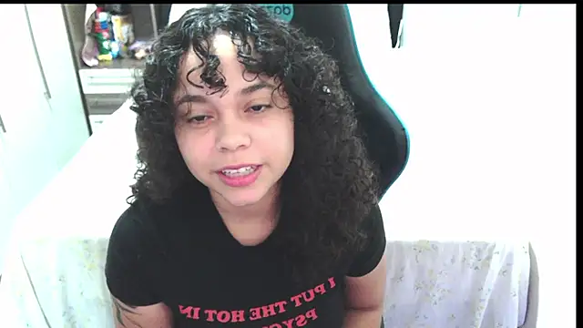 Snapshot of sweetamy326 chatting on June 20, 10:23 pm sweetamy326 online show from June 20, 10:23 pm