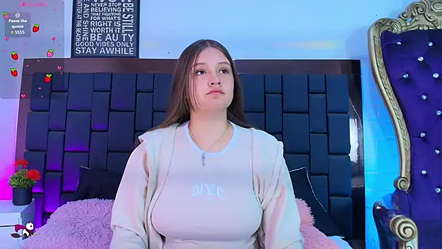 Krystal Heartss online show from November 6, 5:14 pm