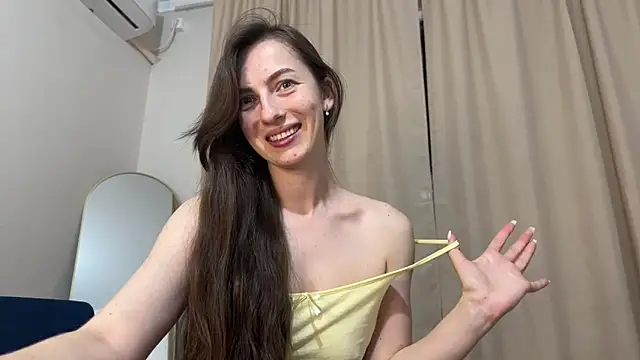 Snapshot of Prettyyy_Angel chatting on May 24, 6:35 pm Prettyyy Angel online show from May 24, 6:35 pm