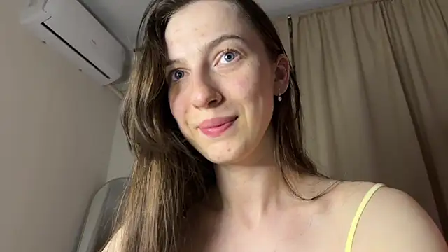 Snapshot of Prettyyy_Angel chatting on May 25, 7:31 pm Prettyyy Angel online show from May 25, 7:31 pm