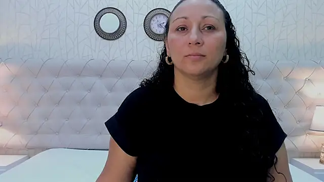 VaniaRose online show from November 3, 2:51 pm