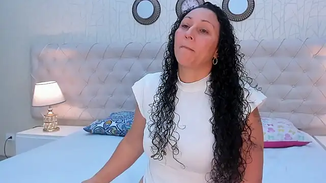 VaniaRose online show from November 22, 1:10 pm