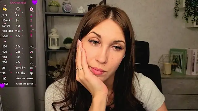 DreamVelour online show from December 19, 7:10 pm