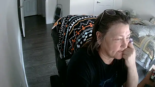 Buggy1965 online show from August 2, 11:14 pm