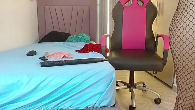 Snapshot of meli_peach1 chatting on October 22, 7:35 pm meli peach1 online show from October 22, 7:35 pm