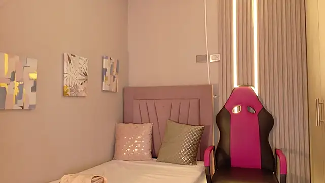 Snapshot of meli_peach1 chatting on December 15, 7:29 pm meli peach1 online show from December 15, 7:29 pm