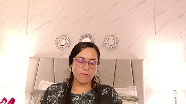 Snapshot of Michell_Monet chatting on May 4, 12:01 pm Michell Monet online show from May 4, 12:01 pm