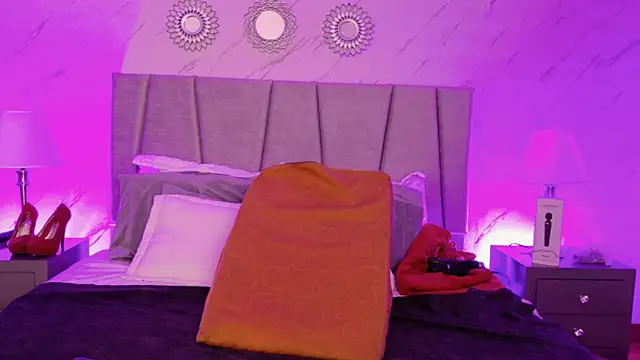 Snapshot of Michell_Monet chatting on June 4, 12:00 pm Michell Monet online show from June 4, 12:00 pm