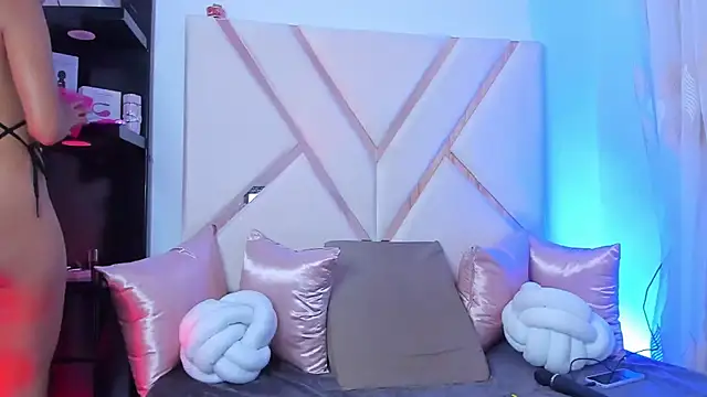 Snapshot of Jade_Thonson1 chatting on December 19, 8:05 pm Jade Thonson1 online show from December 19, 8:05 pm