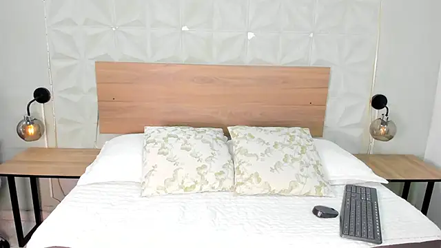 Snapshot of ValeryTrans_ chatting on May 7, 1:27 pm ValeryTrans online show from May 7, 1:27 pm