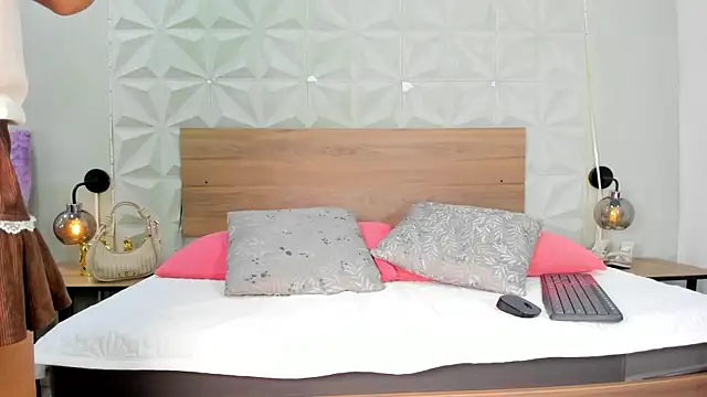 Snapshot of ValeryTrans_ chatting on July 3, 1:28 pm ValeryTrans online show from July 3, 1:28 pm