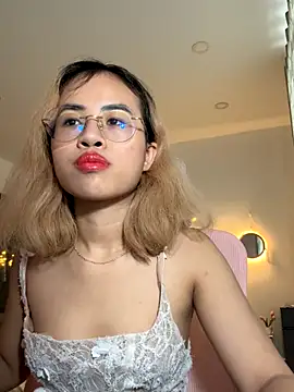 Snapshot of EllieYoon chatting on November 27, 5:20 am EllieYoon online show from November 27, 5:20 am