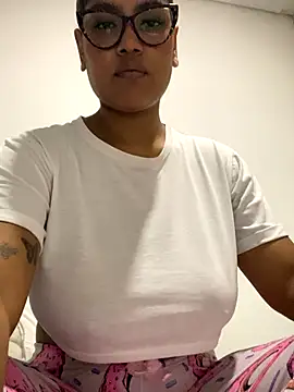 miiabrown18 online show from October 15, 1:50 am