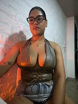 miiabrown18 online show from April 18, 2:26 am