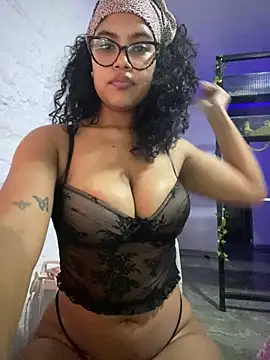 Snapshot of miiabrown18 chatting on May 8, 1:44 am miiabrown18 online show from May 8, 1:44 am