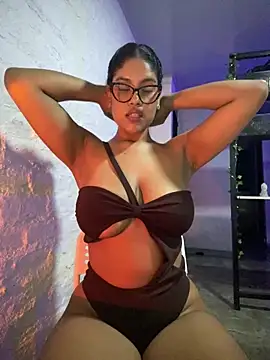 Snapshot of miiabrown18 chatting on May 22, 2:51 am miiabrown18 online show from May 22, 2:51 am
