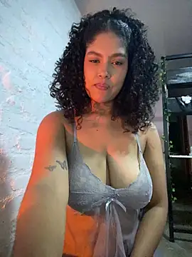 Snapshot of miiabrown18 chatting on June 6, 12:38 am miiabrown18 online show from June 6, 12:38 am