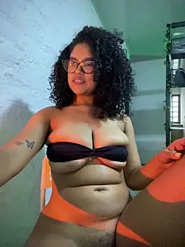 Snapshot of miiabrown18 chatting on June 6, 12:43 pm miiabrown18 online show from June 6, 12:43 pm