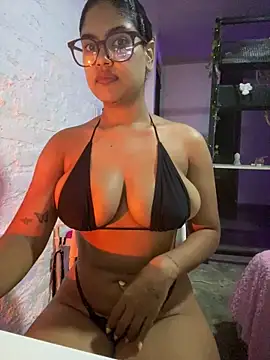 Snapshot of miiabrown18 chatting on June 15, 9:22 am miiabrown18 online show from June 15, 9:22 am