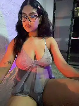Snapshot of miiabrown18 chatting on July 16, 12:05 am miiabrown18 online show from July 16, 12:05 am
