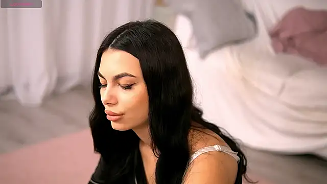 Snapshot of SierraVyx chatting on October 4, 4:43 am SierraVyx online show from October 4, 4:43 am