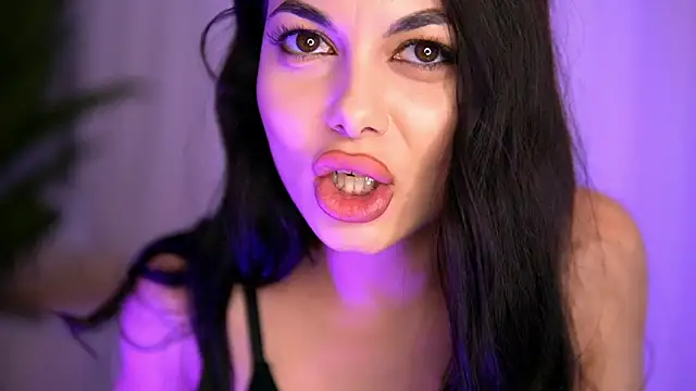 Snapshot of SierraVyx chatting on November 6, 11:00 am SierraVyx online show from November 6, 11:00 am