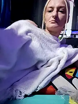 blondebarbiebae online show from November 17, 12:05 am