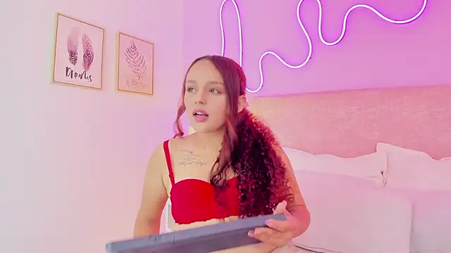 CamilaGomez149 online show from March 9, 7:51 pm