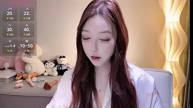 Snapshot of Luna--1 chatting on July 23, 1:42 pm Luna--1 online show from July 23, 1:42 pm