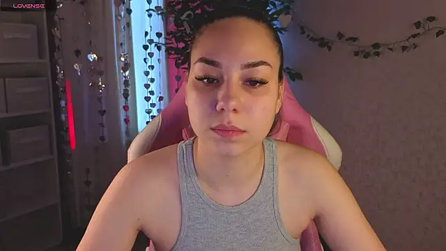 Al1ice Moures online show from March 17, 9:23 am