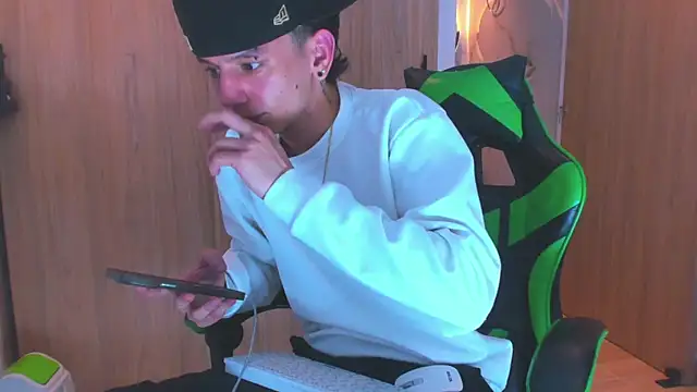 Skinny batman online show from November 6, 9:15 pm