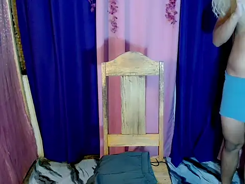 Snapshot of lustfull_glacy chatting on March 3, 6:47 pm lustfull glacy online show from March 3, 6:47 pm