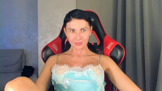 Snapshot of Angel_iam chatting on August 3, 6:11 pm Angel iam online show from August 3, 6:11 pm