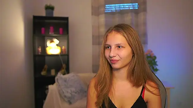 Snapshot of emmie_murray chatting on January 8, 2:08 pm emmie murray online show from January 8, 2:08 pm