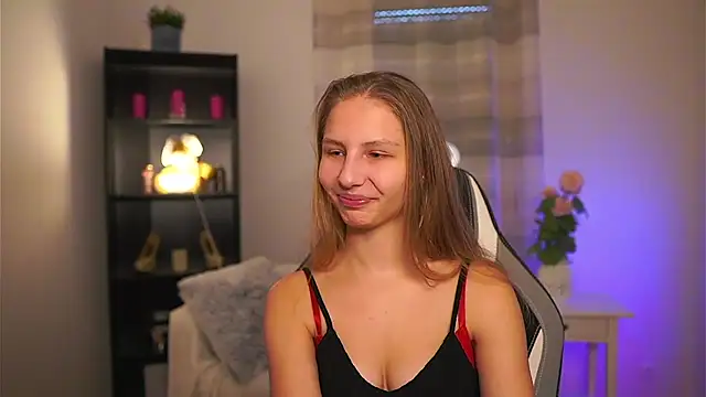 Snapshot of emmie_murray chatting on February 21, 2:29 pm emmie murray online show from February 21, 2:29 pm