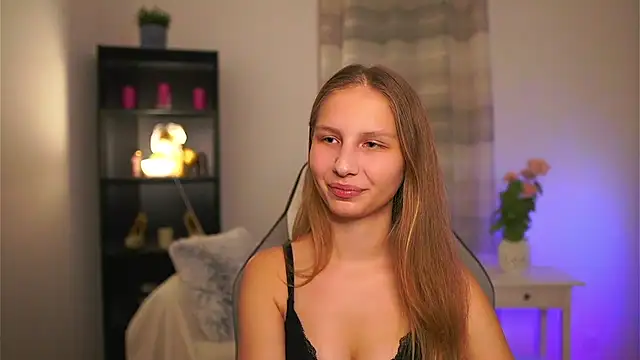 Snapshot of emmie_murray chatting on March 5, 7:32 pm emmie murray online show from March 5, 7:32 pm