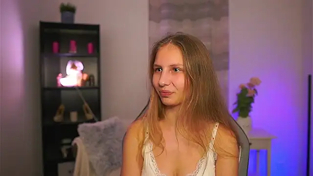 Snapshot of emmie_murray chatting on March 12, 7:53 pm emmie murray online show from March 12, 7:53 pm