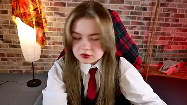 Snapshot of HaleySun chatting on October 8, 1:09 pm HaleySun online show from October 8, 1:09 pm