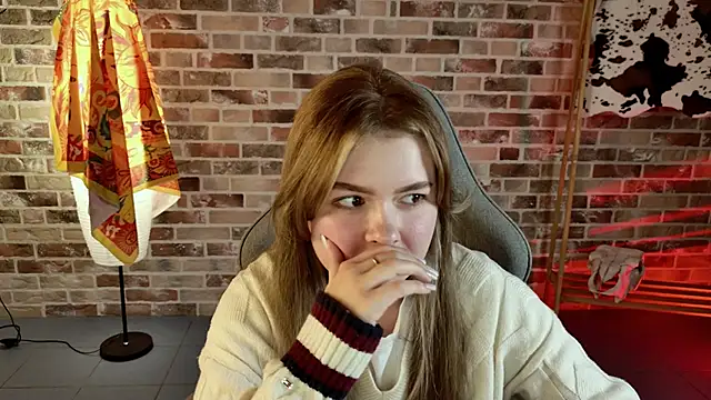 Snapshot of HaleySun chatting on October 14, 1:34 pm HaleySun online show from October 14, 1:34 pm
