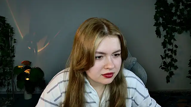Snapshot of HaleySun chatting on October 17, 9:12 am HaleySun online show from October 17, 9:12 am